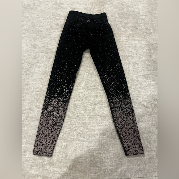 Beyond Yoga
Alloy Ombré High-Waist Leggings - Picture 4 of 5